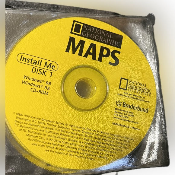 💥Vintage National Geographic Maps 8 Disc Set CD-ROM Zip-Up Storage Case - Picture 2 of 8
